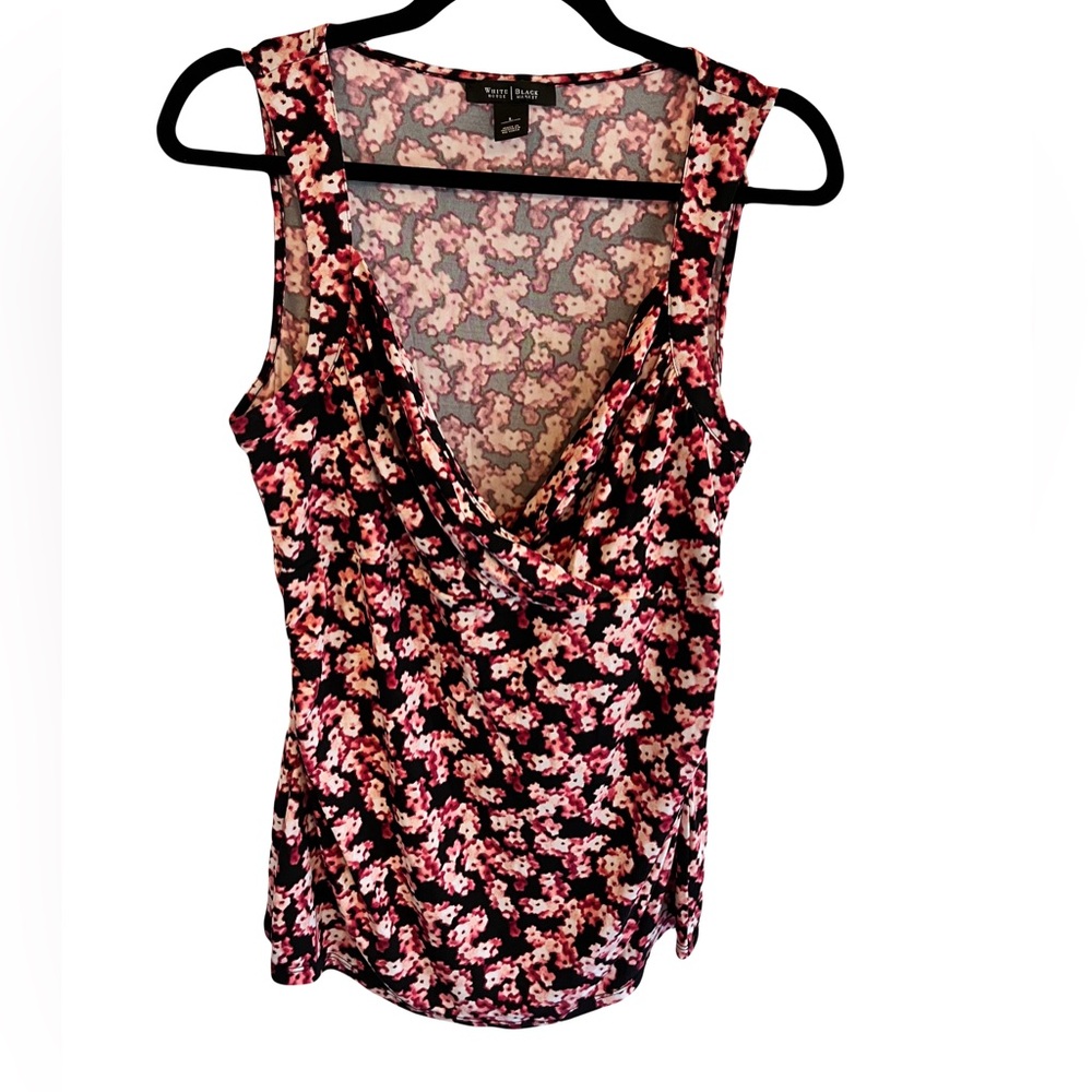 Women’s White House Black Market Large Red, Black & White Sleeveless Floral Top
